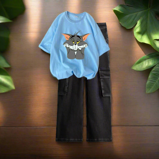 Tom sky-blue tshirt, black cargo jeans
