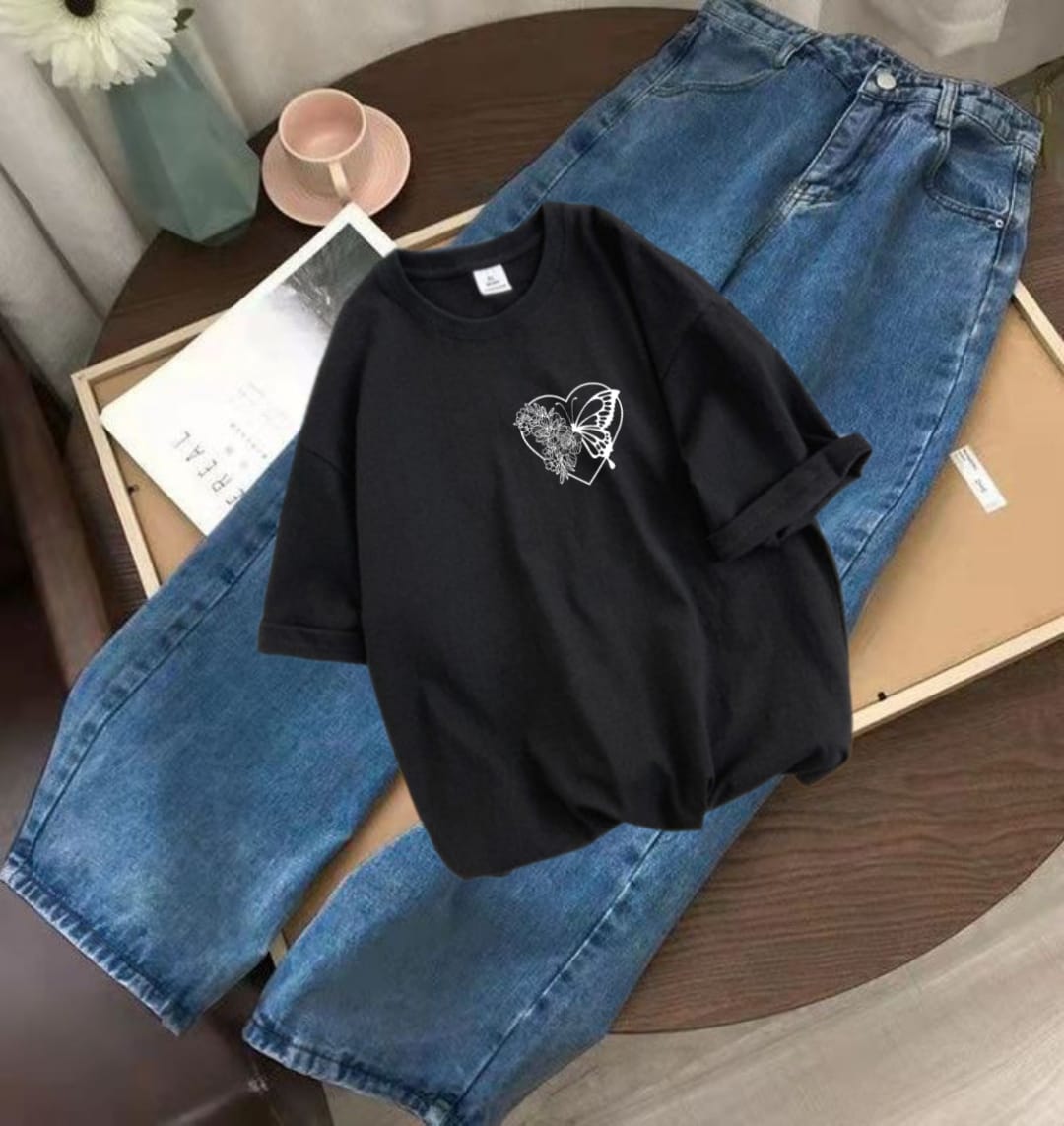 Skin tshirt with bear stairs Black wide leg jeans